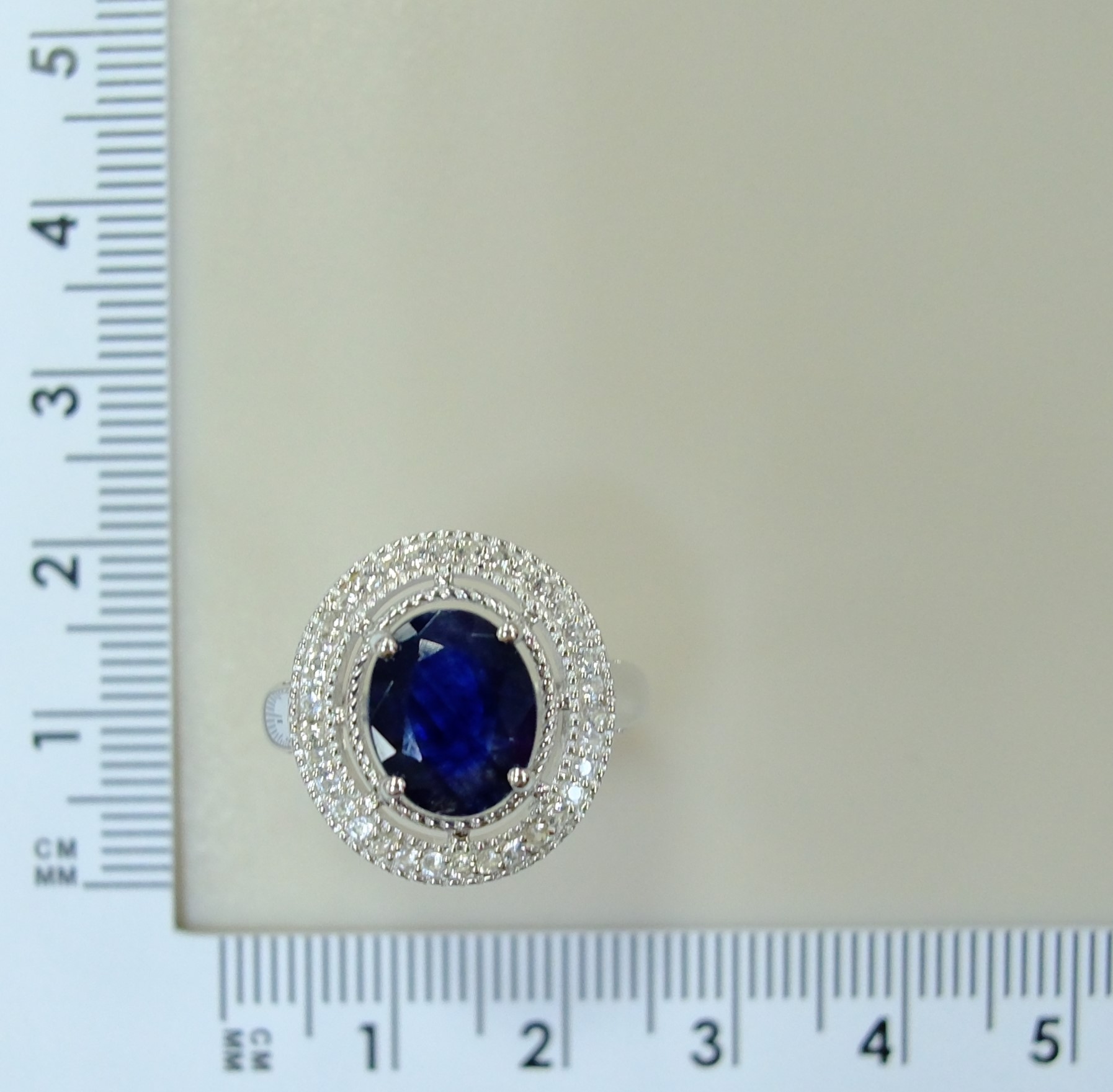 Серебряное кольцо с сапфиром